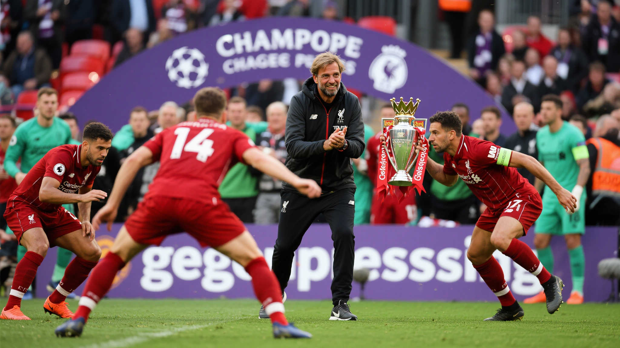 他的话并非空谈。在 2015 年初加入利物浦时，这